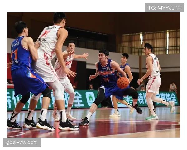 《篮球回场规则详解》:CBA与NBA规则差异对比,哪种判罚更公平?